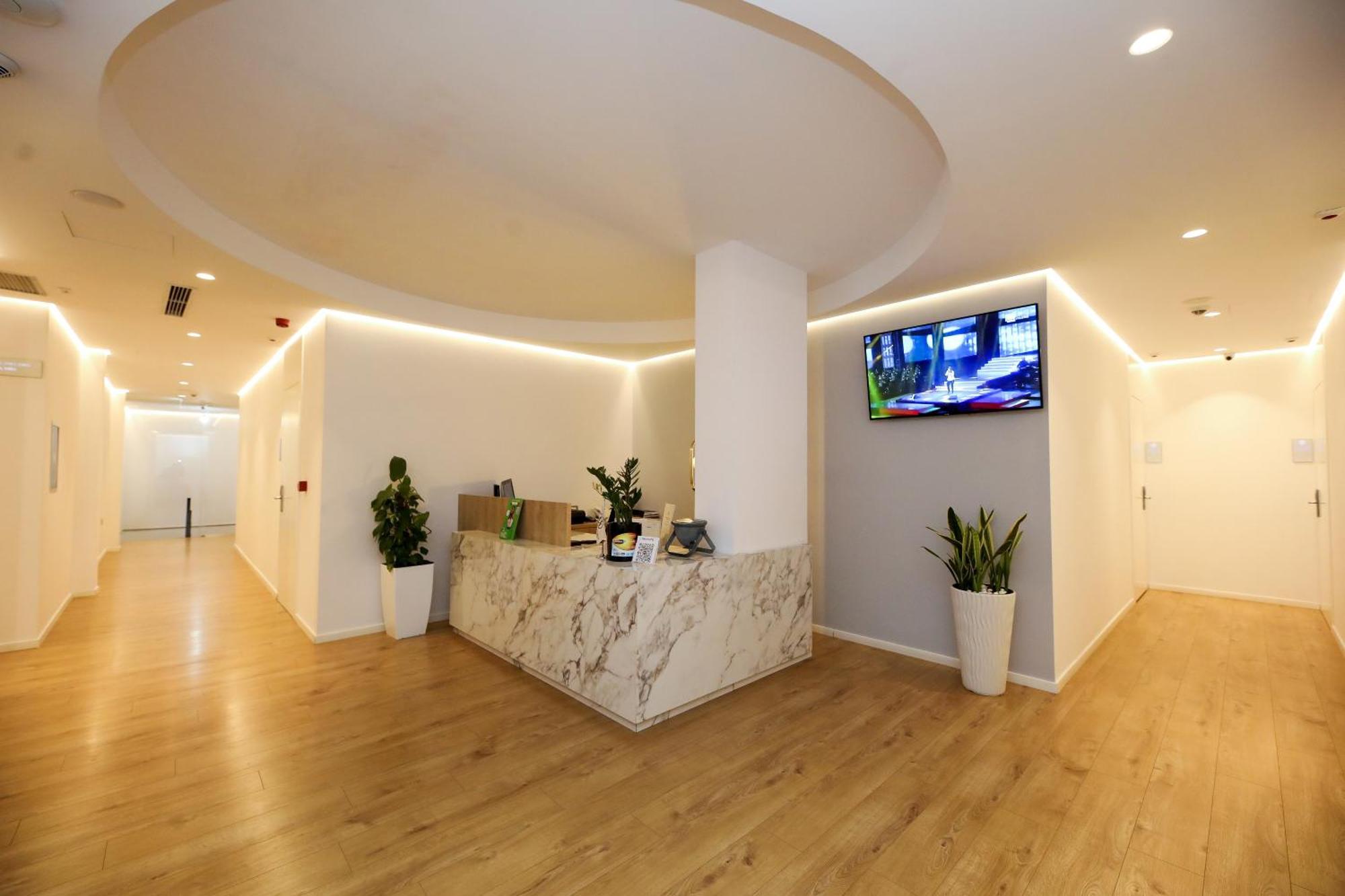 H&M Hotel Vlore Bagian luar foto
