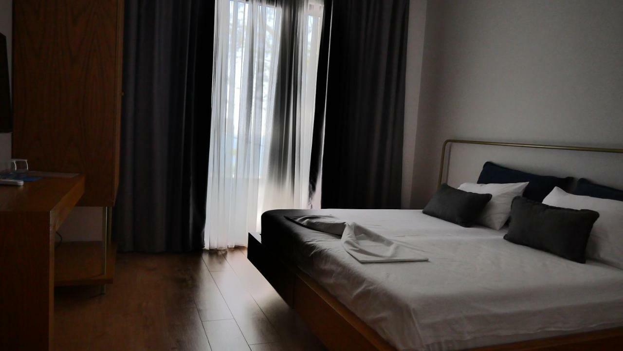 H&M Hotel Vlore Bagian luar foto